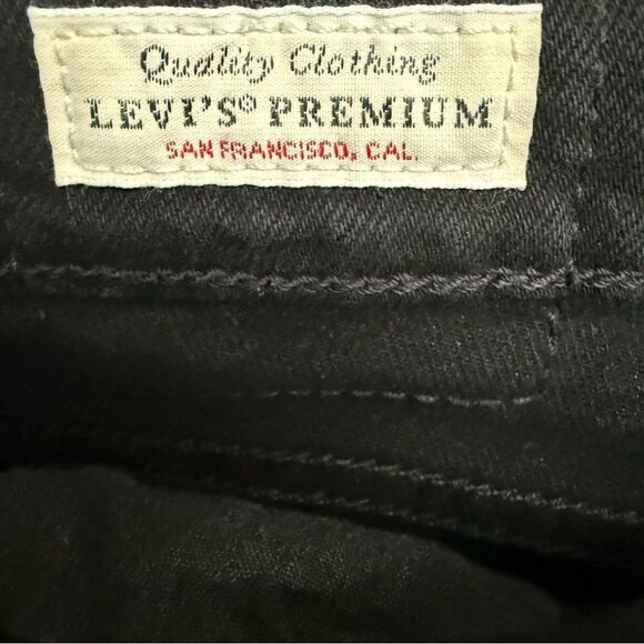 Levi's Premium Wedgie Straight Black Frayed Hem Jeans - Picture 4 of 10